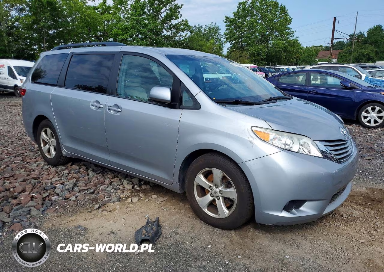2015 Toyota Sienna Le VIN:5TDKK3DC9FS670631 - 4