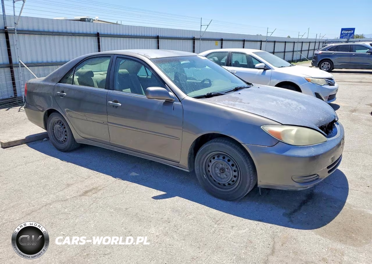 2003 Toyota Camry Le VIN:4T1BE32K23U698632 - 4