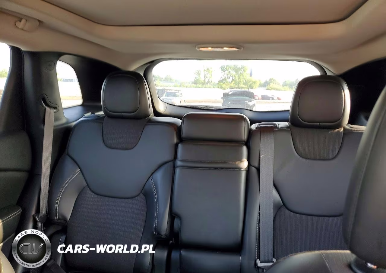 2018 Jeep Cherokee Latitude Plus VIN:1C4PJMLX1JD576069 - 10