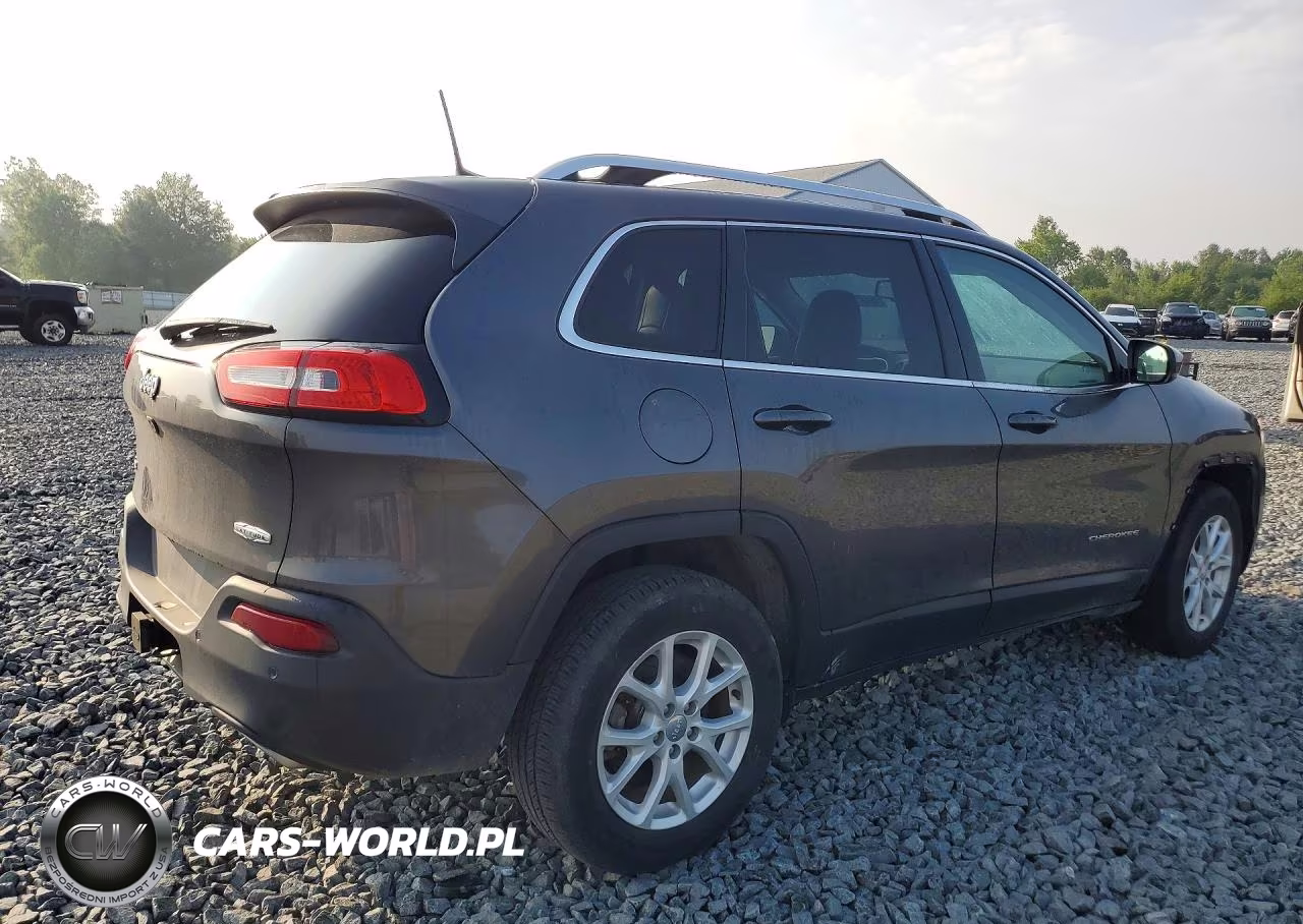 2018 Jeep Cherokee Latitude Plus VIN:1C4PJMLX1JD576069 - 3