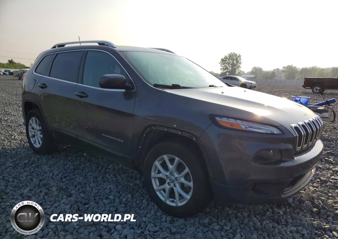 2018 Jeep Cherokee Latitude Plus VIN:1C4PJMLX1JD576069 - 4