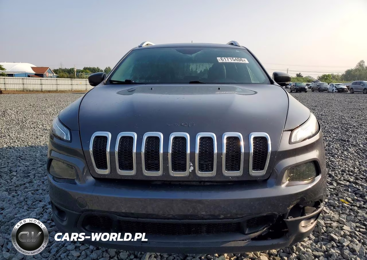 2018 Jeep Cherokee Latitude Plus VIN:1C4PJMLX1JD576069 - 5