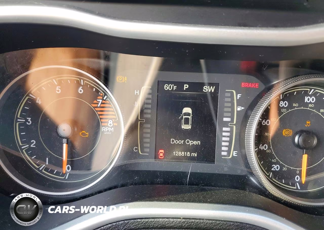 2018 Jeep Cherokee Latitude Plus VIN:1C4PJMLX1JD576069 - 9
