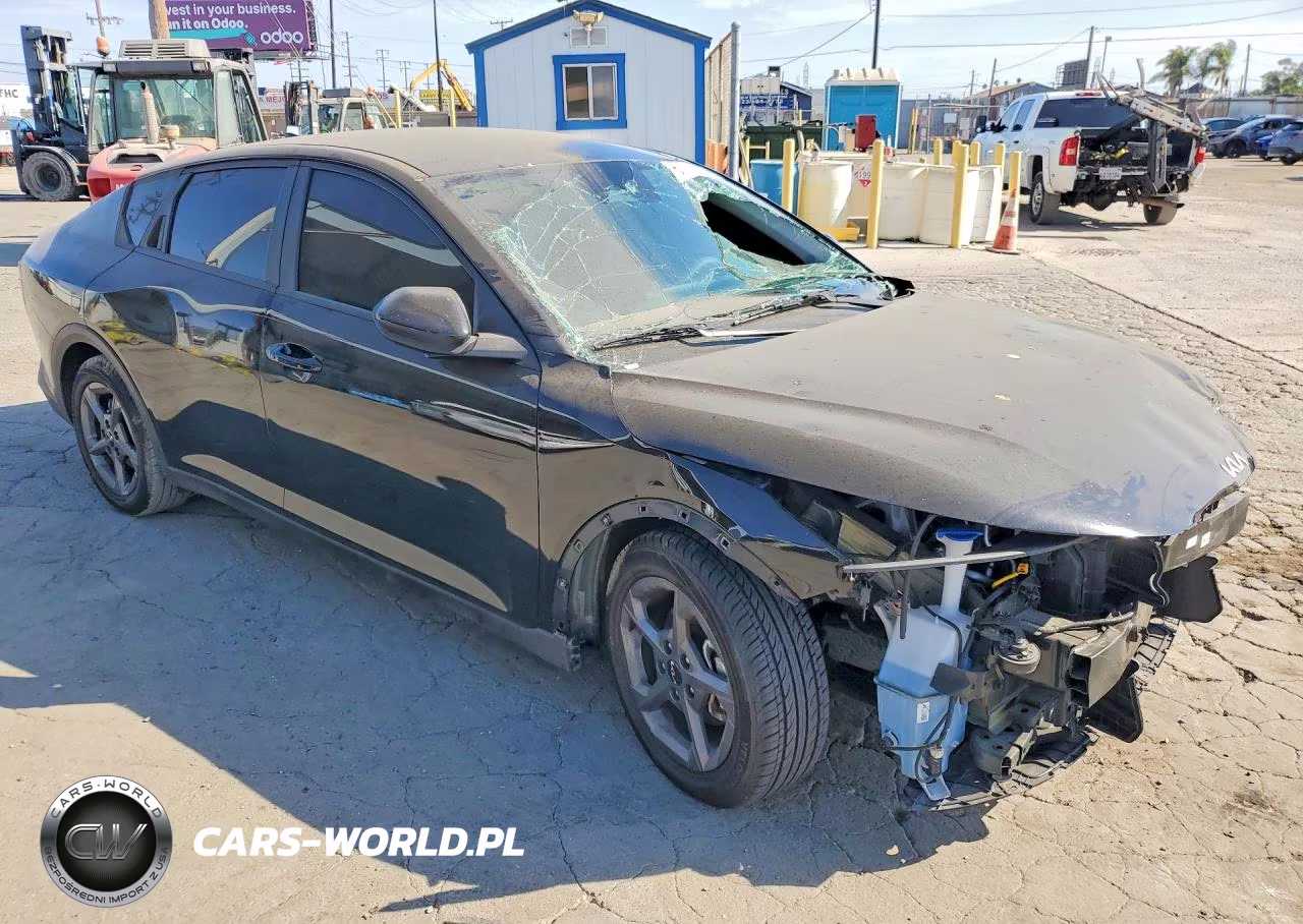2025 Kia K4 Lxs VIN:3KPFT4DE9SE077894 - 4