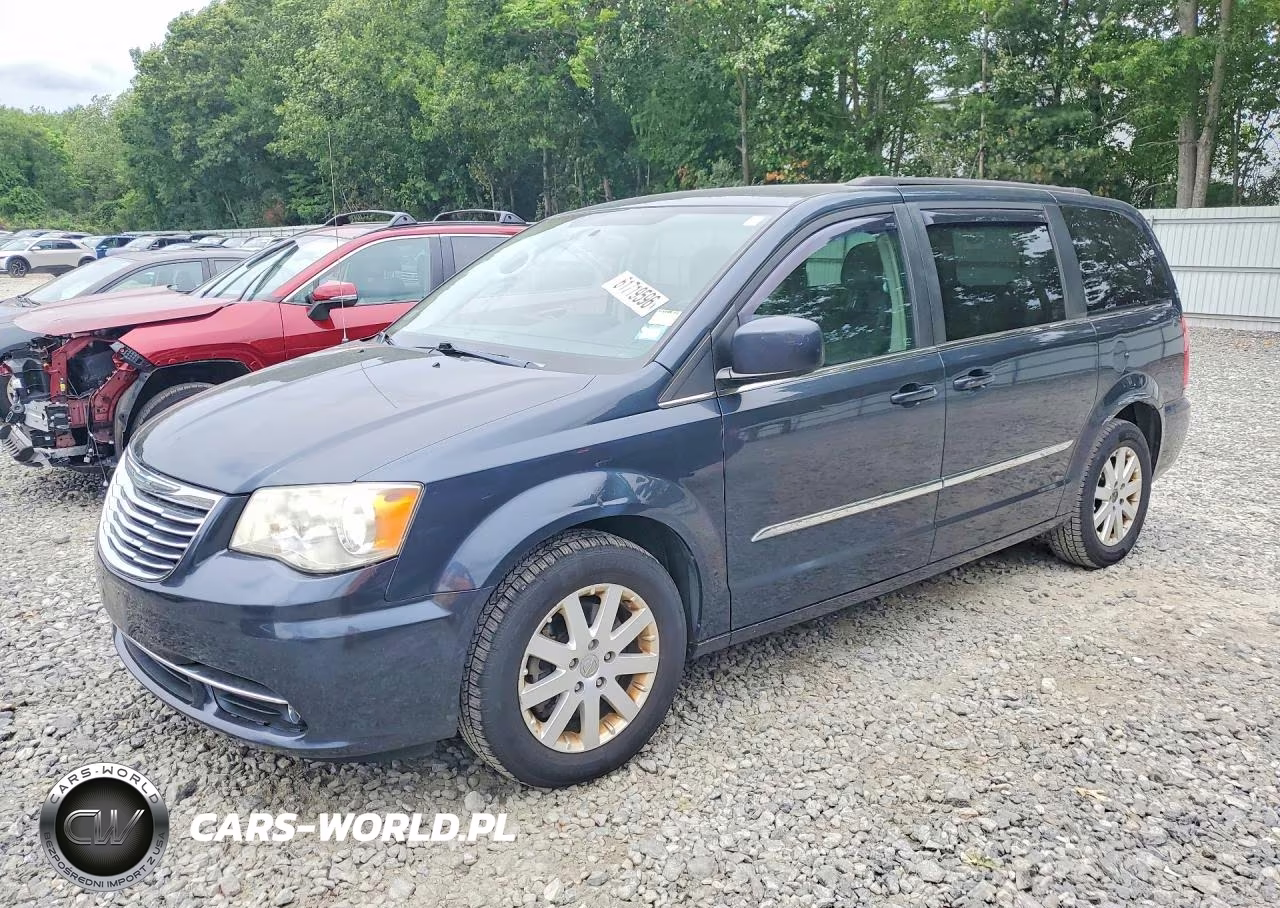 2013 Chrysler Town & Country Touring – zdjęcie 1 z 13
