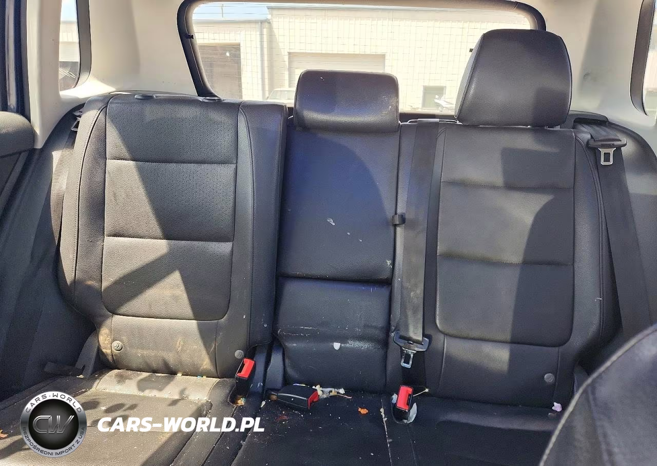 2016 Volkswagen Tiguan S VIN:WVGBV7AX2GW576299 - 10