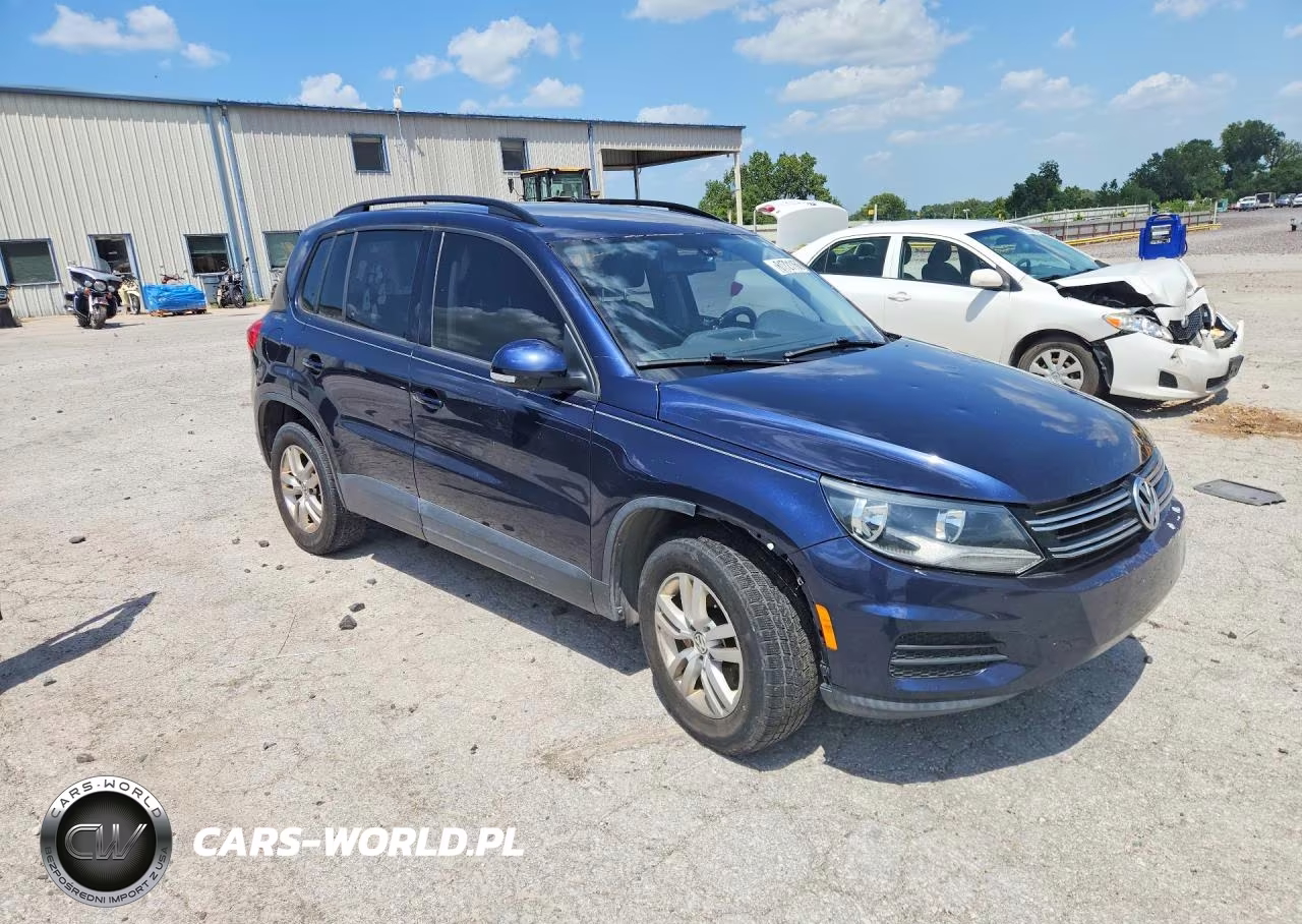 2016 Volkswagen Tiguan S VIN:WVGBV7AX2GW576299 - 4