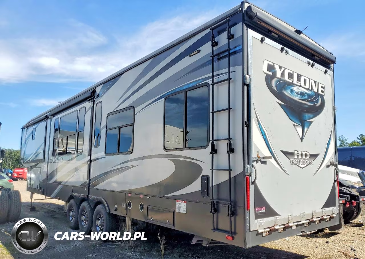 2018 Heartland Cyclone Camper VIN:5SFCG4335JE358864 - 3