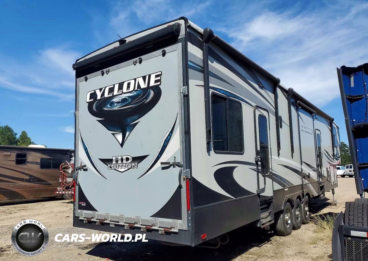 2018 Heartland Cyclone Camper VIN:5SFCG4335JE358864 - 4