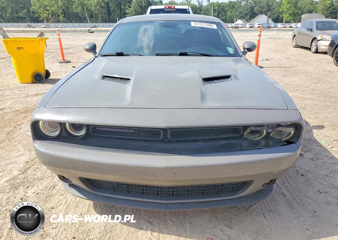 2018 Dodge Challenger Sxt VIN:2C3CDZAG3JH322215 - 5
