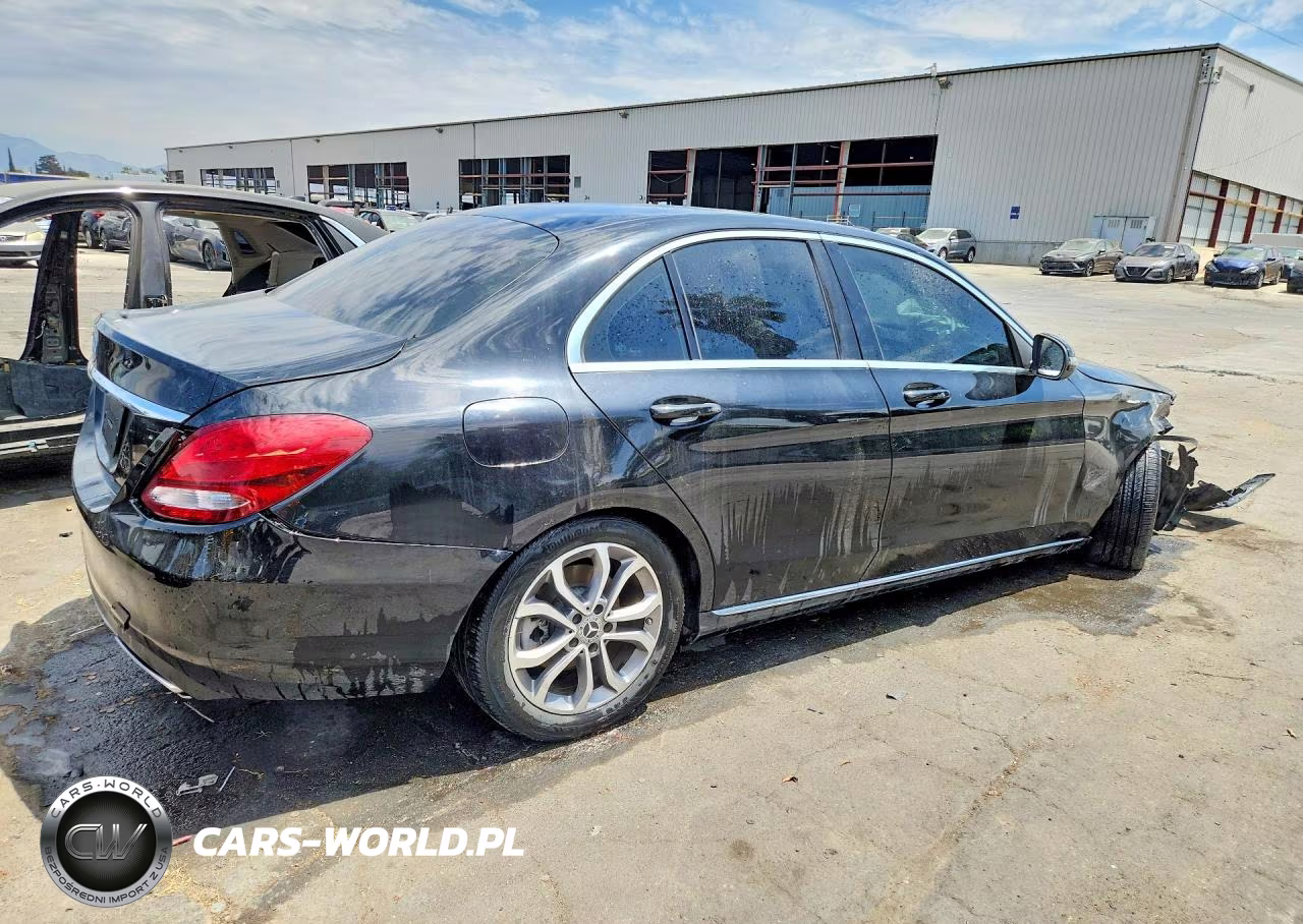 2018 Mercedes-Benz C 300 VIN:55SWF4JB9JU240701 - 3