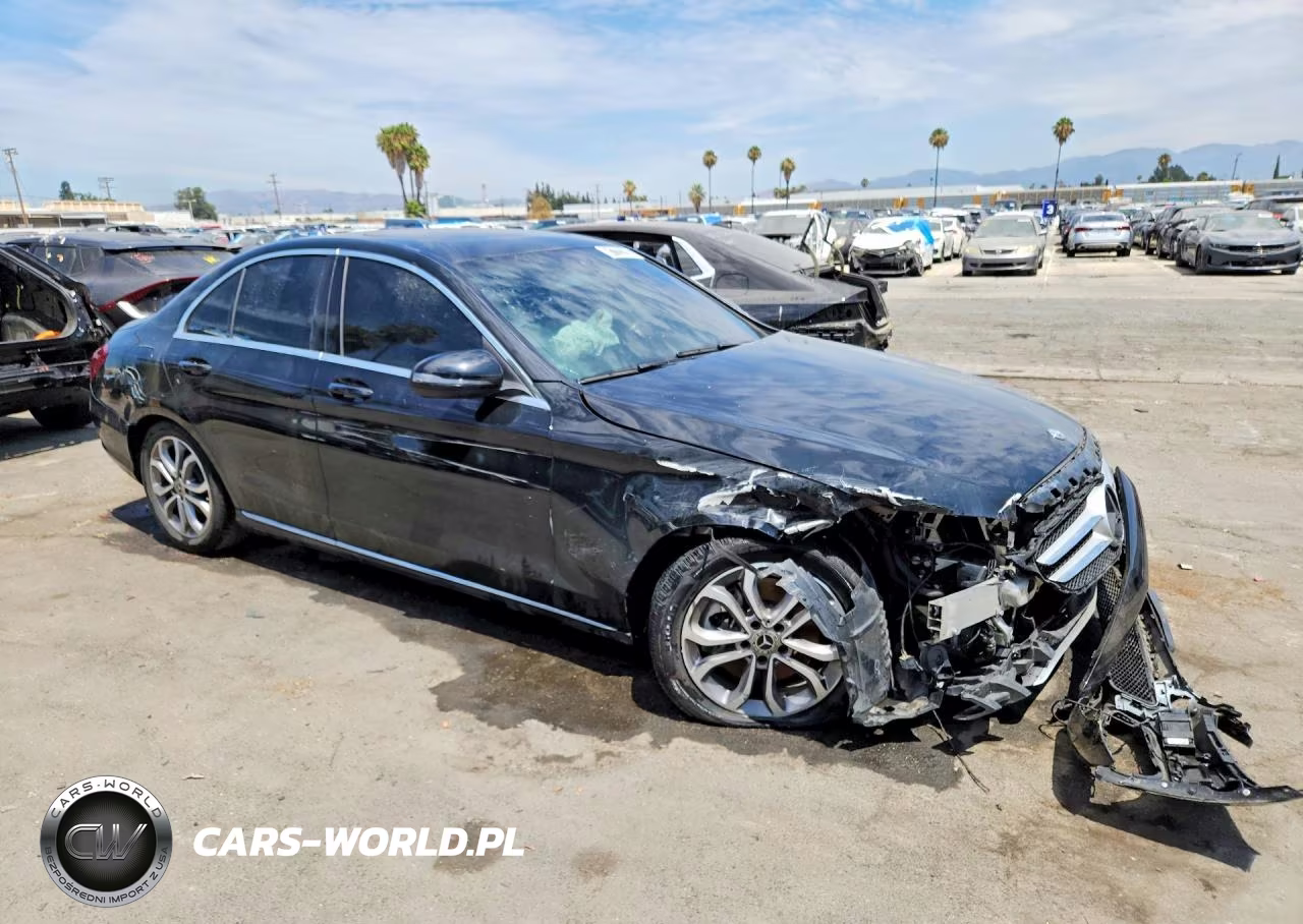 2018 Mercedes-Benz C 300 VIN:55SWF4JB9JU240701 - 4