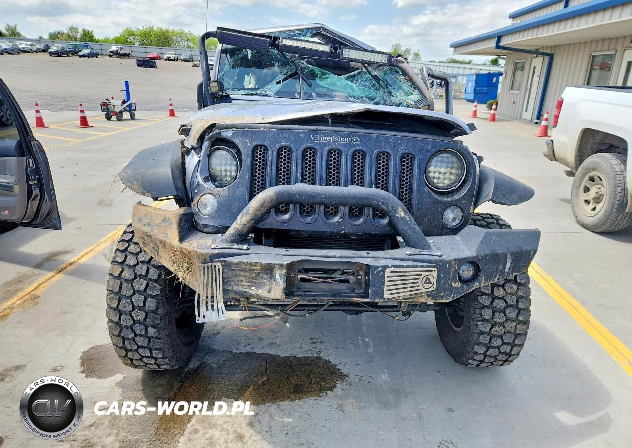 2014 Jeep Wrangler Unlimited Rubicon VIN:1C4BJWFG4EL105398 - 5