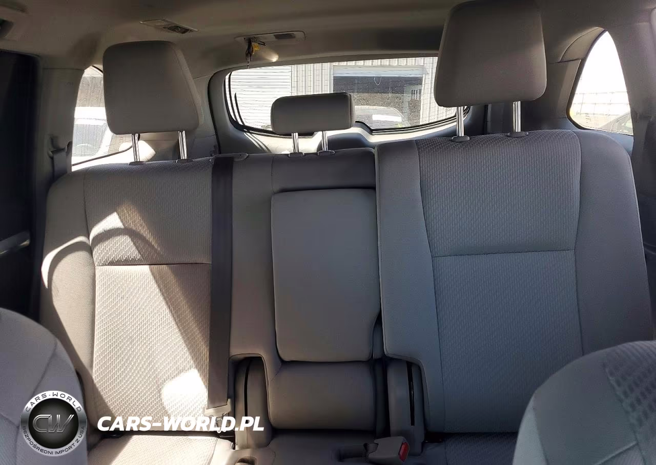2019 Toyota Highlander Le VIN:5TDZZRFH1KS300015 - 10