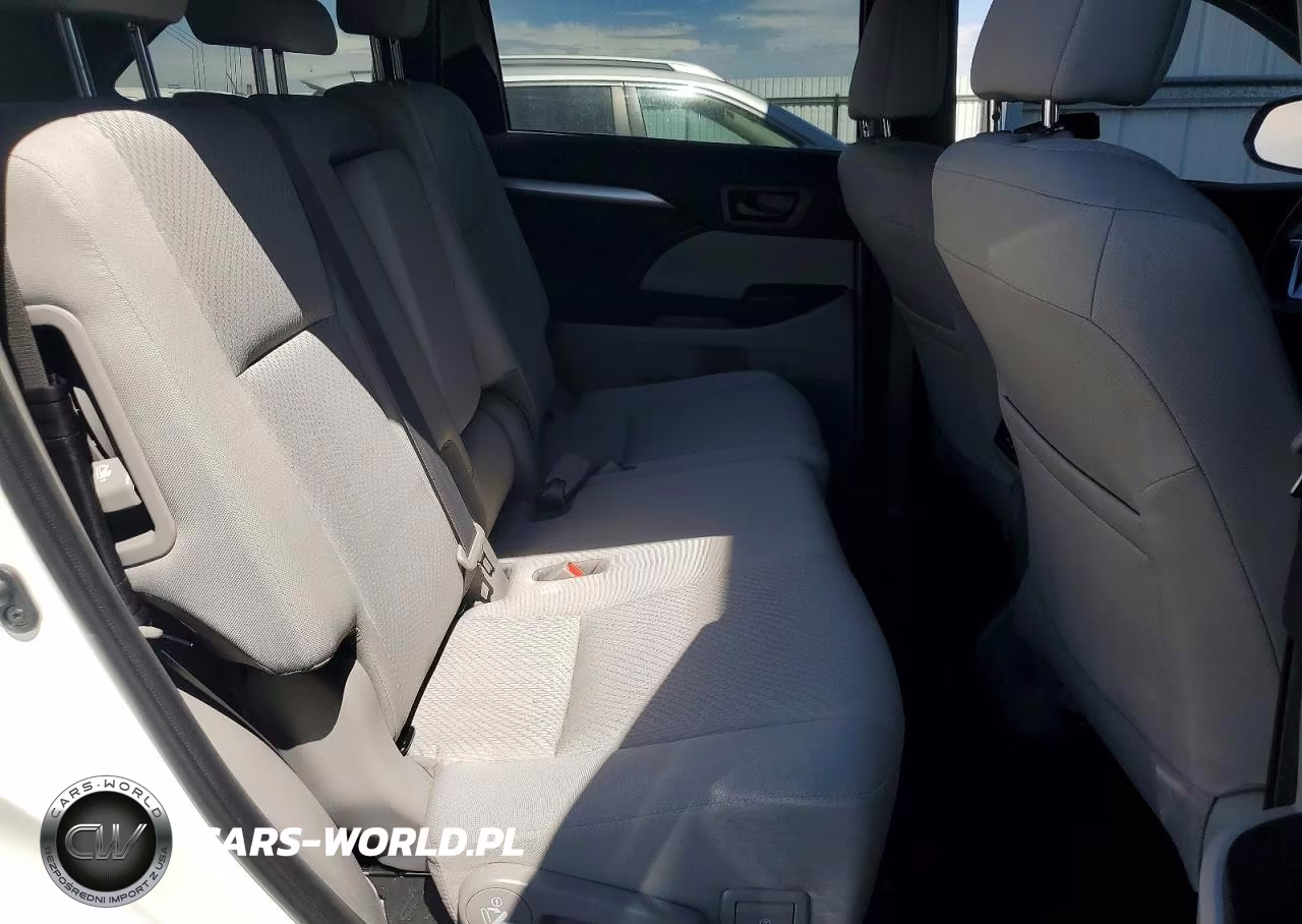 2019 Toyota Highlander Le VIN:5TDZZRFH1KS300015 - 11