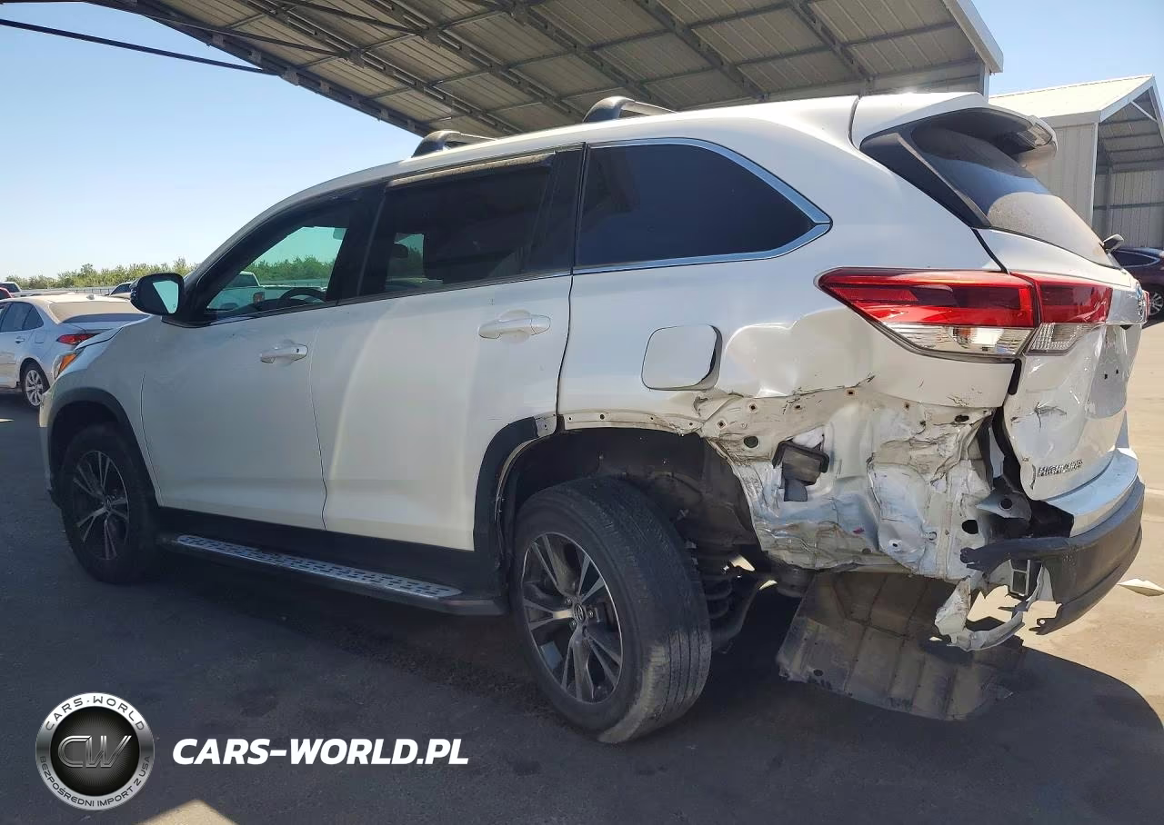 2019 Toyota Highlander Le VIN:5TDZZRFH1KS300015 - 2
