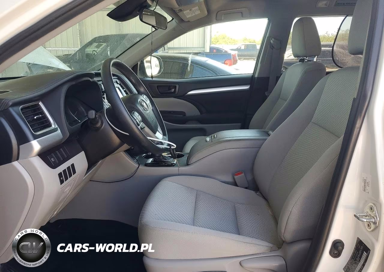 2019 Toyota Highlander Le VIN:5TDZZRFH1KS300015 - 7