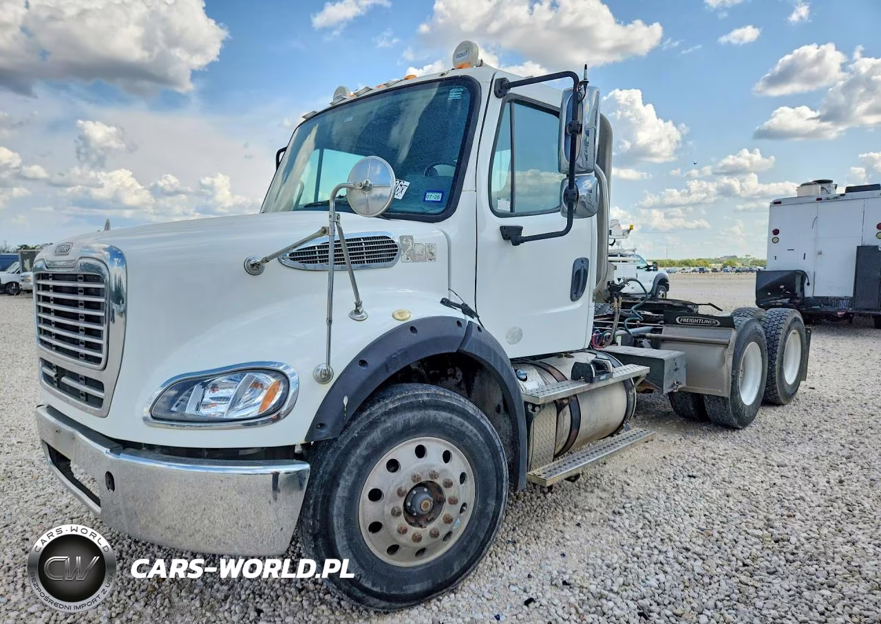 2015 Freightliner Business Class M2 Semi Truck