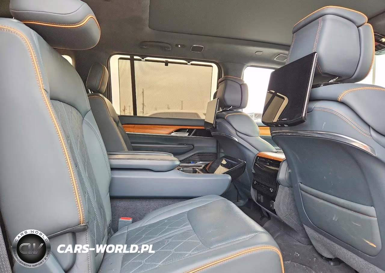 2022 Jeep Grand Wagoneer Series Iii VIN:1C4SJVGJ4NS169127 - 11