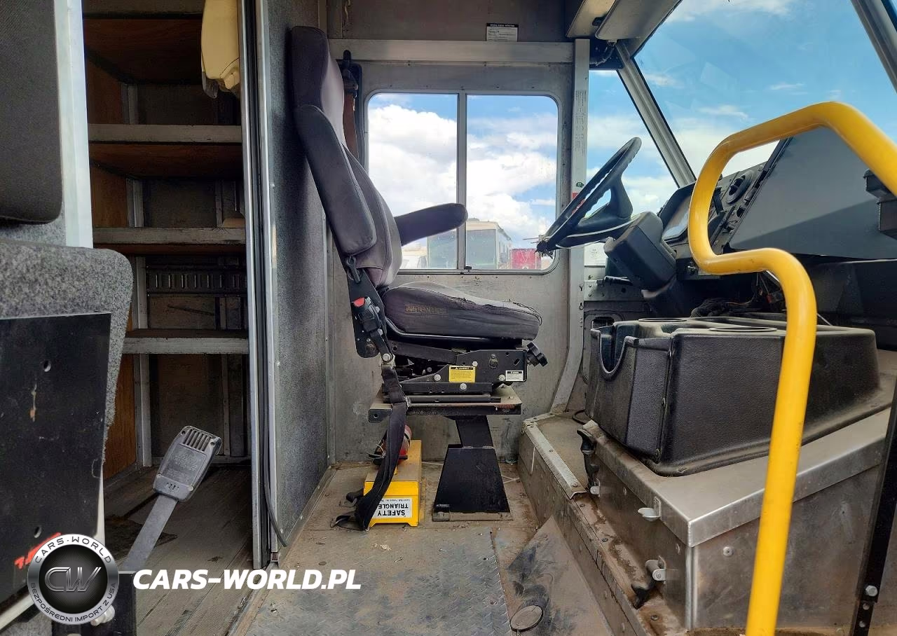 2015 Freightliner Mt45 Delivery Truck VIN:4UZAAPDU4FCGP2737 - 7