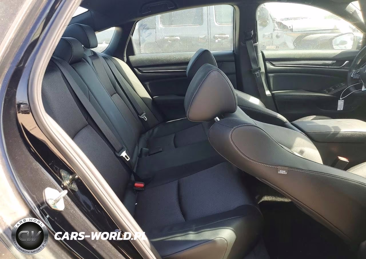 2018 Honda Accord Sport VIN:1HGCV1F34JA136523 - 10