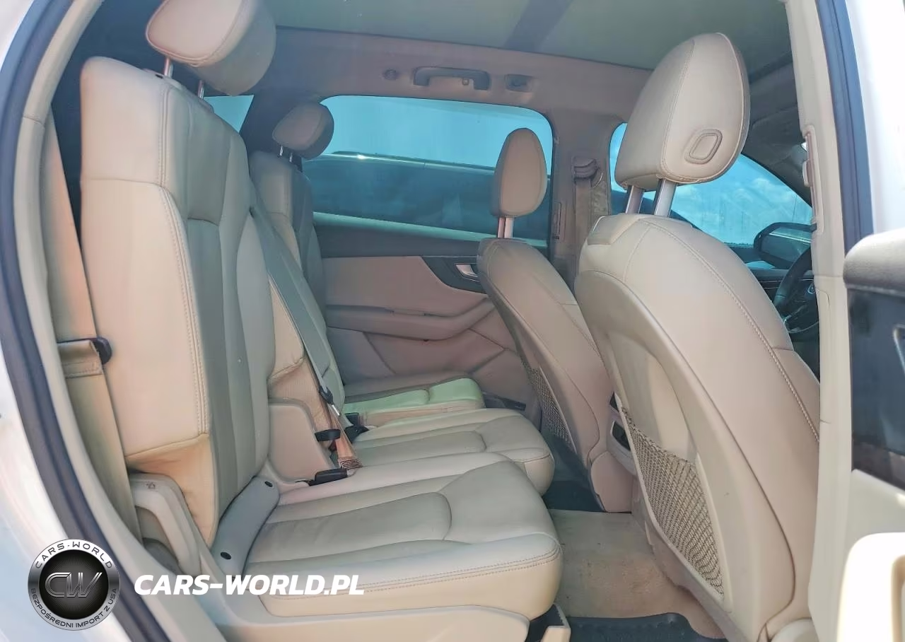 2018 Audi Q7 Premium Plus VIN:WA1LAAF7XJD034262 - 10