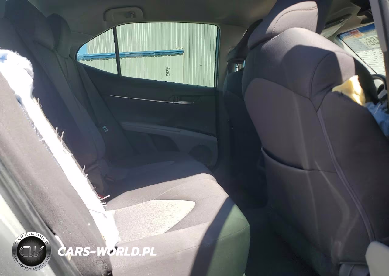 2018 Toyota Camry Le VIN:JTNB11HK4J3038943 - 10