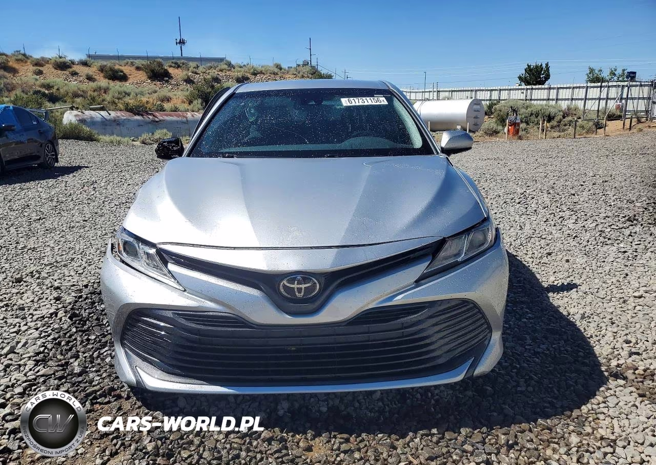 2018 Toyota Camry Le VIN:JTNB11HK4J3038943 - 5