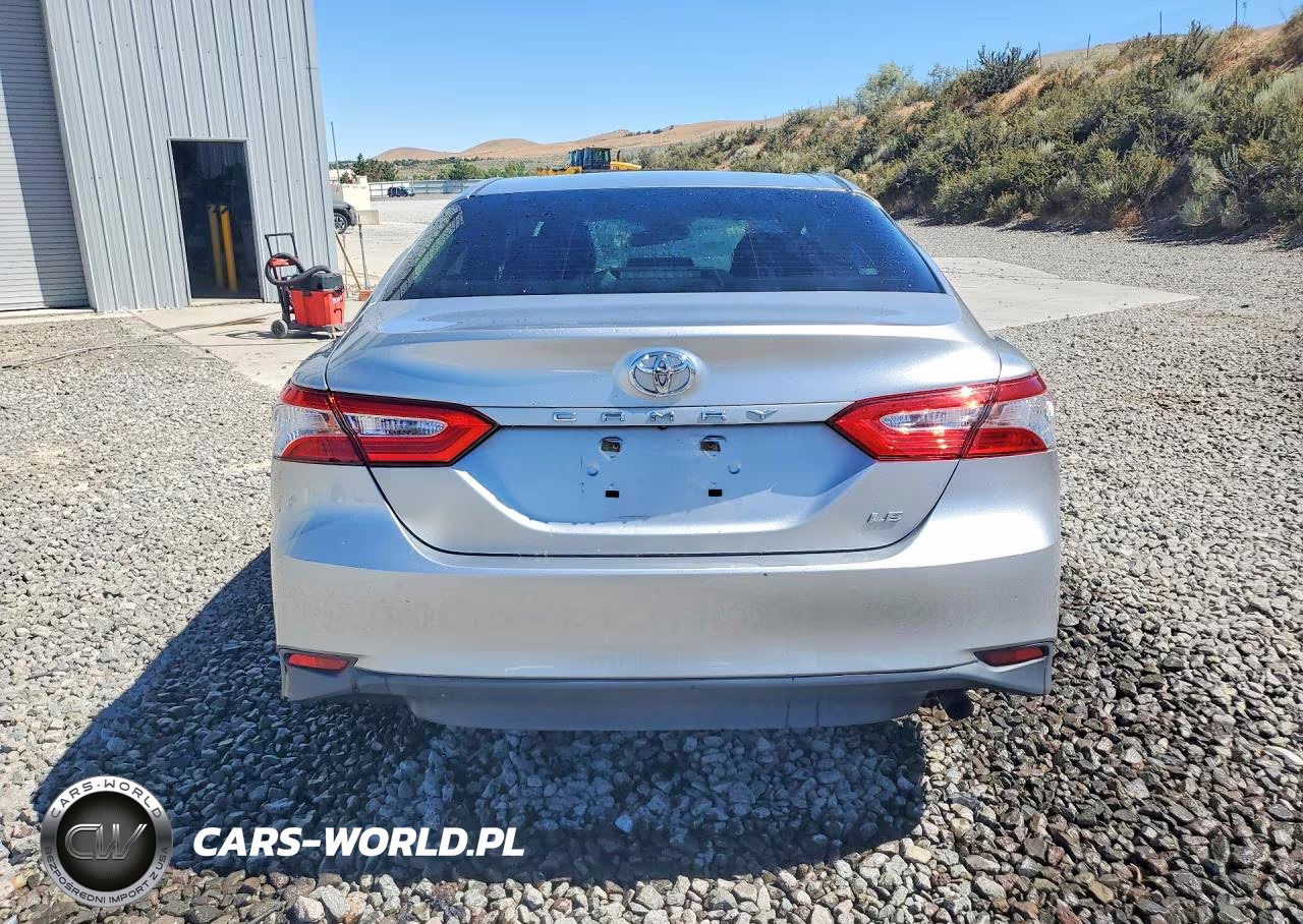 2018 Toyota Camry Le VIN:JTNB11HK4J3038943 - 6