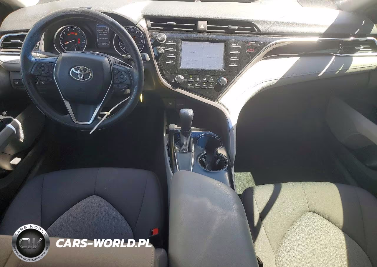 2018 Toyota Camry Le VIN:JTNB11HK4J3038943 - 8