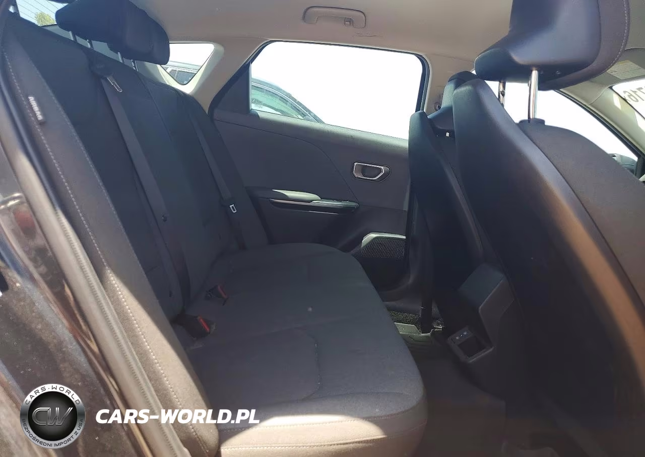 2025 Kia K4 Lxs VIN:3KPFT4DE6SE220199 - 10