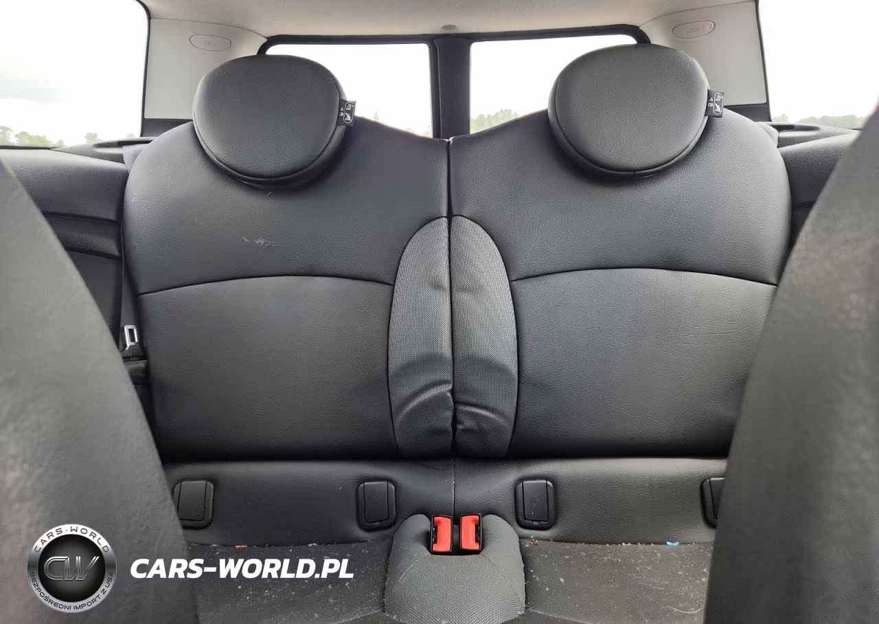 2010 Mini Cooper Clubman VIN:WMWML3C5XATX36880 - 10