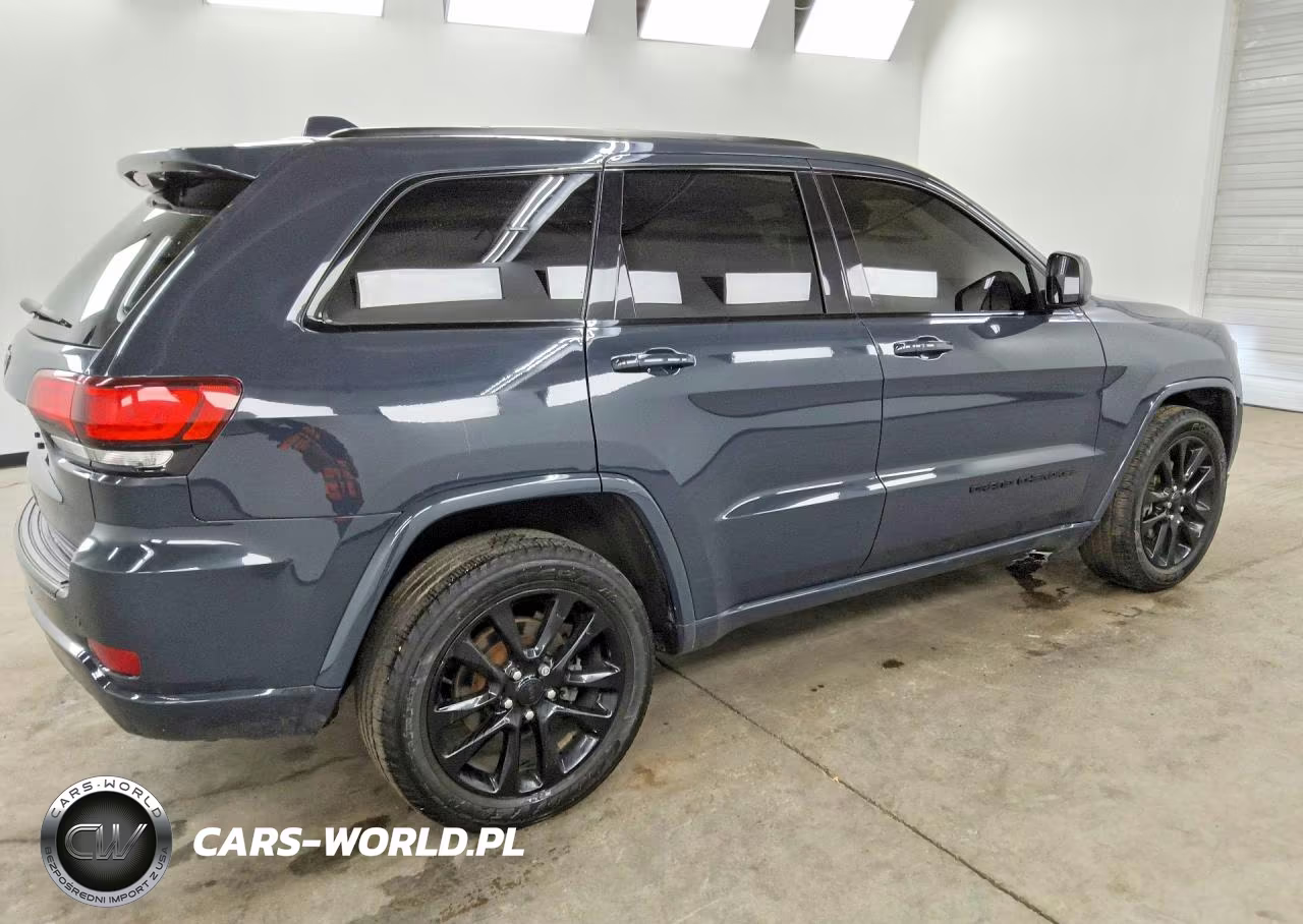 2018 Jeep Grand Cherokee Laredo VIN:1C4RJFAG0JC298357 - 3