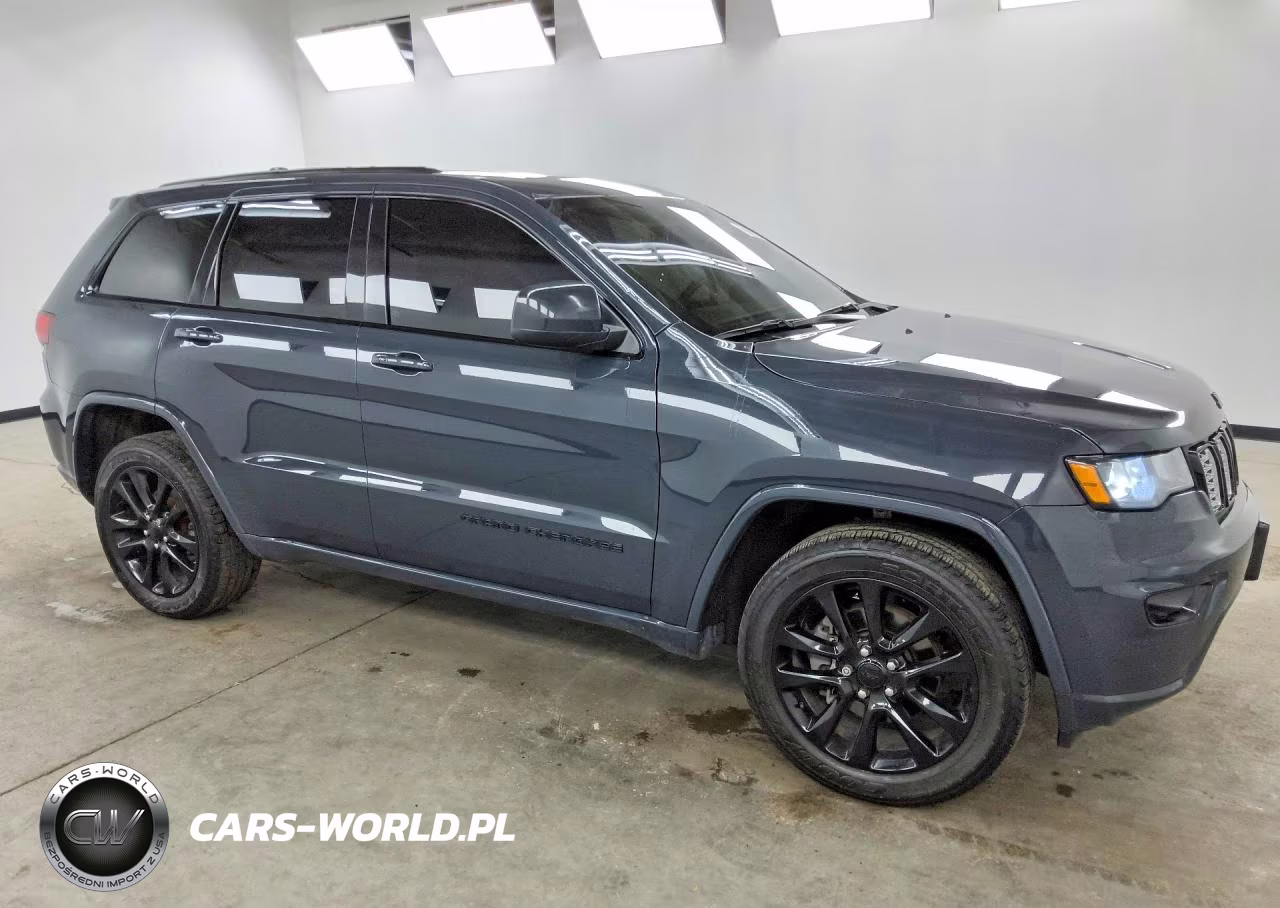 2018 Jeep Grand Cherokee Laredo VIN:1C4RJFAG0JC298357 - 4