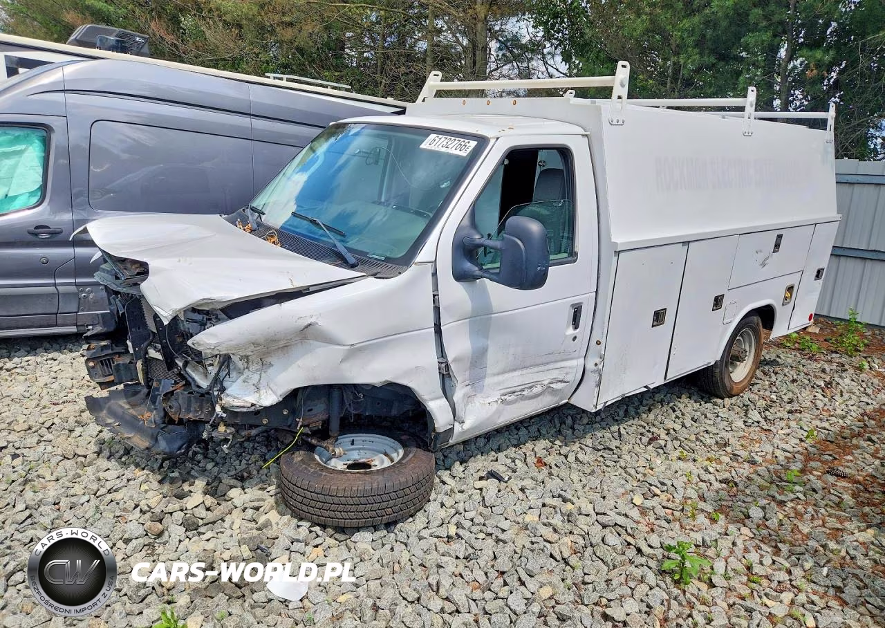 2014 Ford Econoline E350 Super Duty Cutaway Van