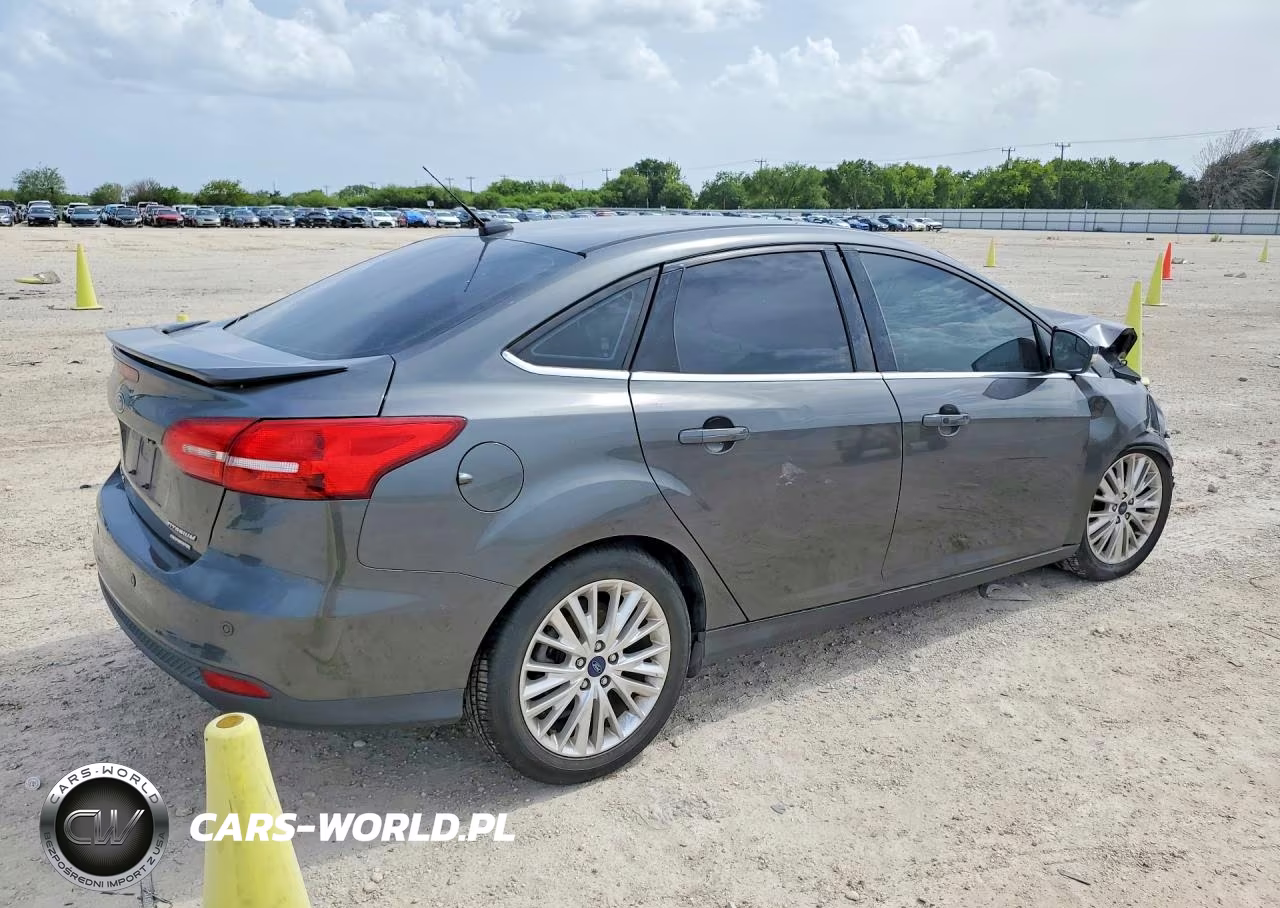 2016 Ford Focus Titanium VIN:1FADP3J28GL367287 - 3
