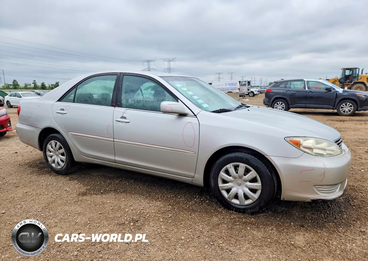 2005 Toyota Camry Le VIN:4T1BE32KX5U028118 - 4