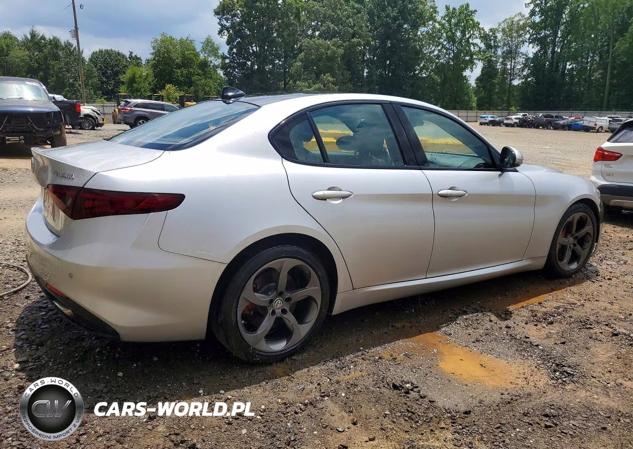 2017 Alfa Romeo Giulia VIN:ZARFAEBN6H7551961 - 3