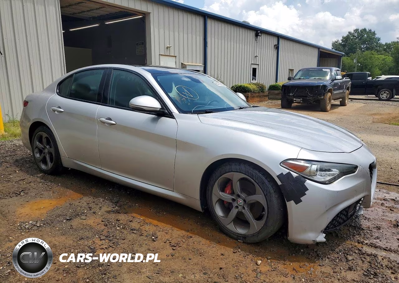 2017 Alfa Romeo Giulia VIN:ZARFAEBN6H7551961 - 4