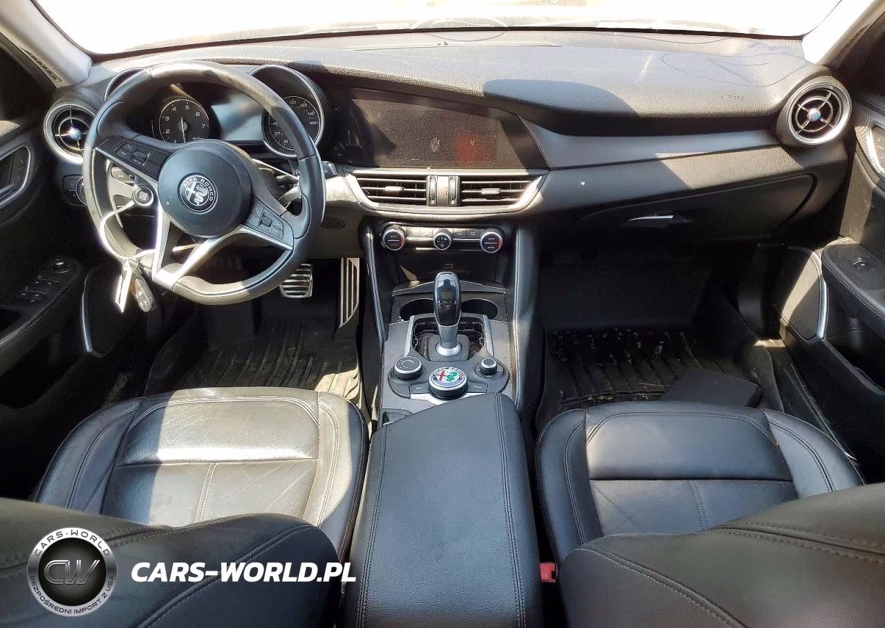 2017 Alfa Romeo Giulia VIN:ZARFAEBN6H7551961 - 8