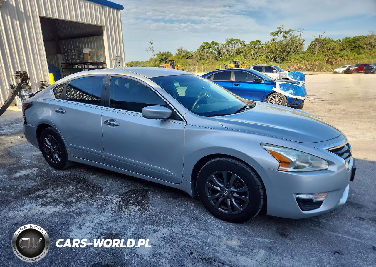 2015 Nissan Altima 2.5 S VIN:1N4AL3AP1FN396255 - 4