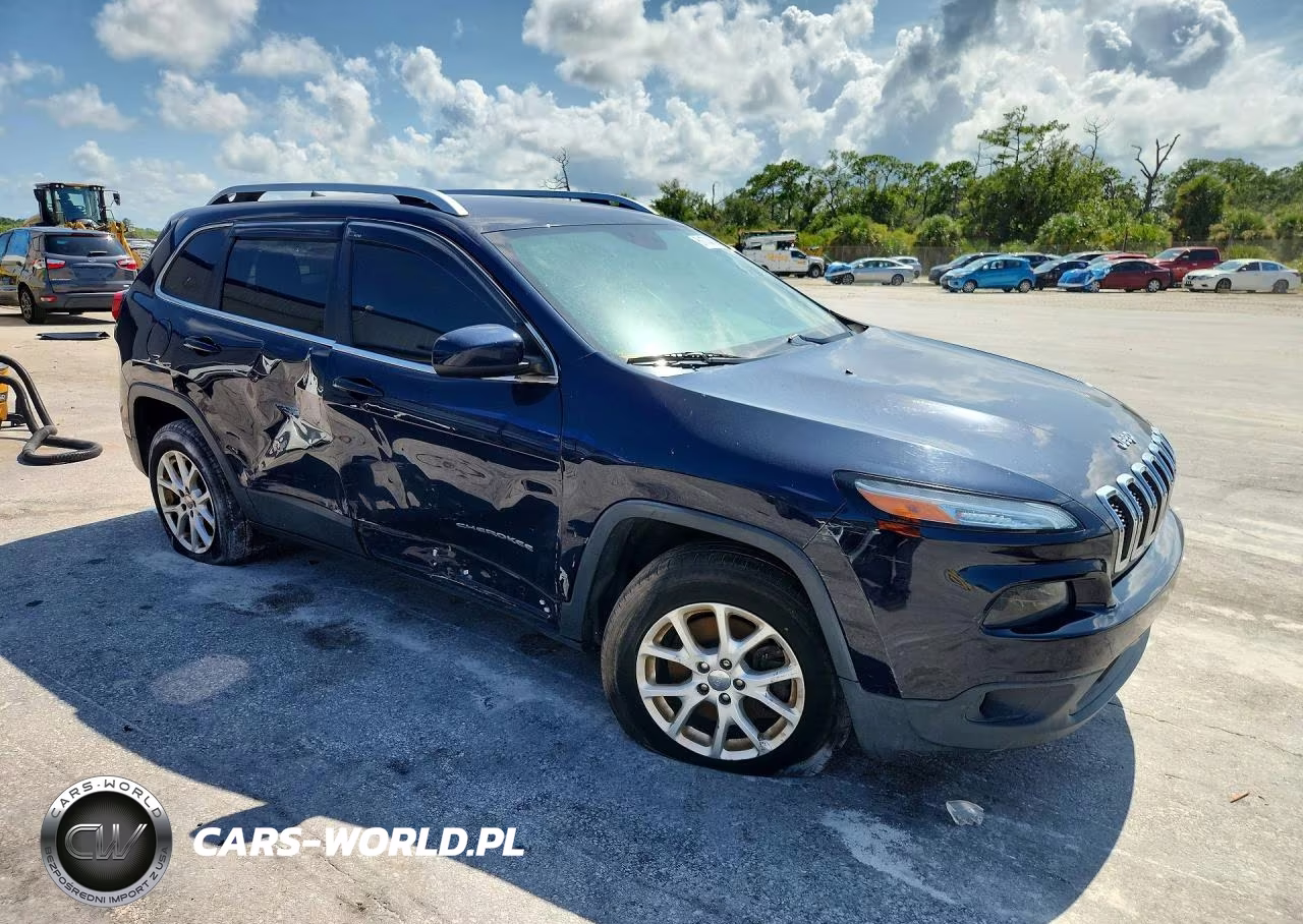2016 Jeep Cherokee Latitude VIN:1C4PJMCS6GW323329 - 4