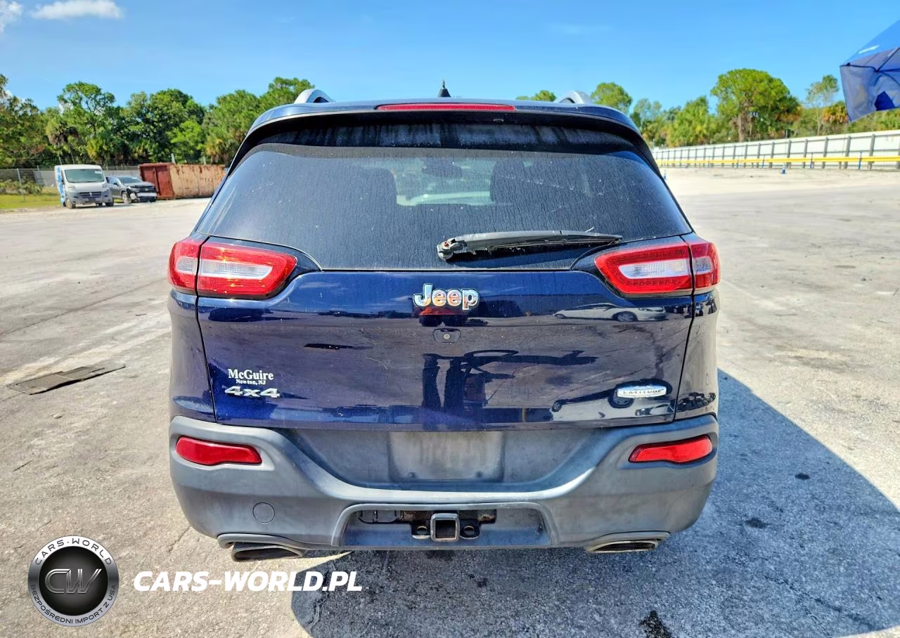 2016 Jeep Cherokee Latitude VIN:1C4PJMCS6GW323329 - 6