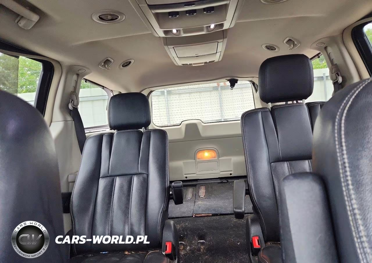 2012 Chrysler Town & Country Touring L VIN:2C4RC1CG8CR209140 - 10