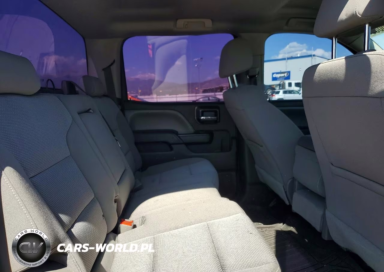2018 Chevrolet Silverado K1500 VIN:3GCUKNEHXJG298660 - 10