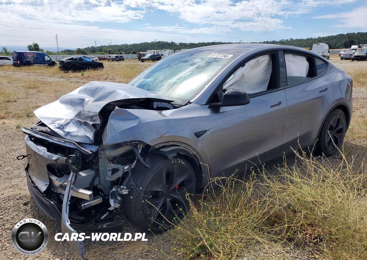 2026 Tesla Model Y – zdjęcie 1 z 12