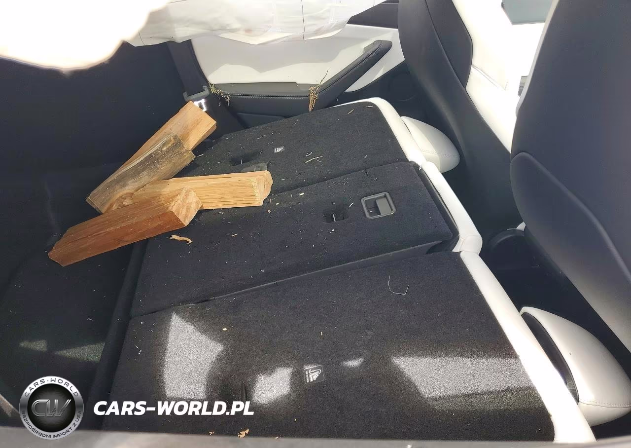 2026 Tesla Model Y VIN:7SAYGDET1TA671076 - 10