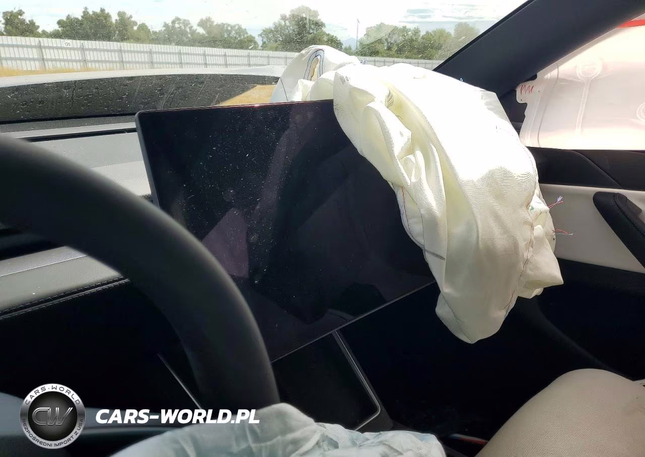 2026 Tesla Model Y VIN:7SAYGDET1TA671076 - 9
