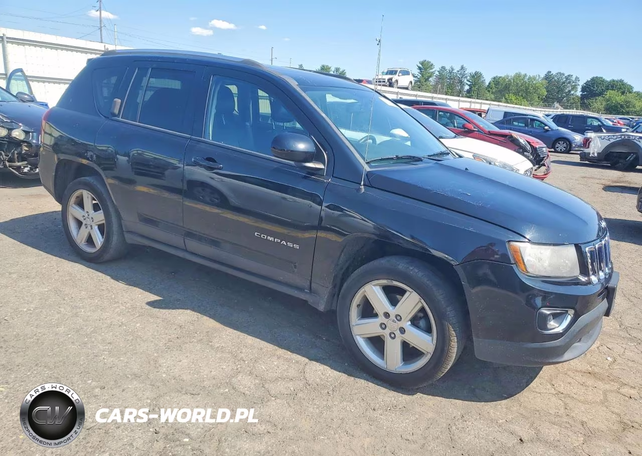 2014 Jeep Compass Latitude VIN:1C4NJCEA4ED732041 - 4