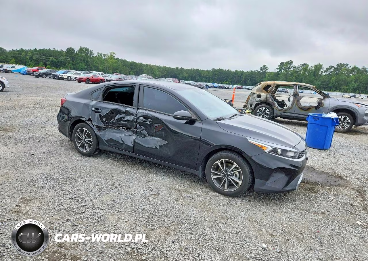 2023 Kia Forte Lxs VIN:3KPF24AD9PE570674 - 4